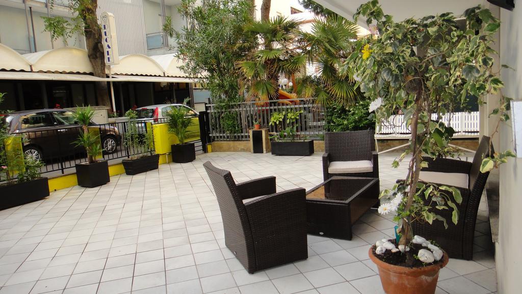 Hotel Bologna Rimini Exteriör bild