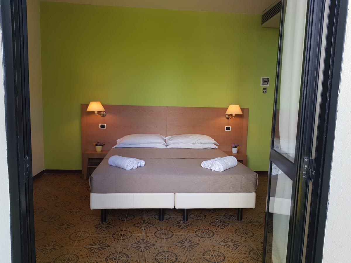 Hotel Bologna Rimini Exteriör bild